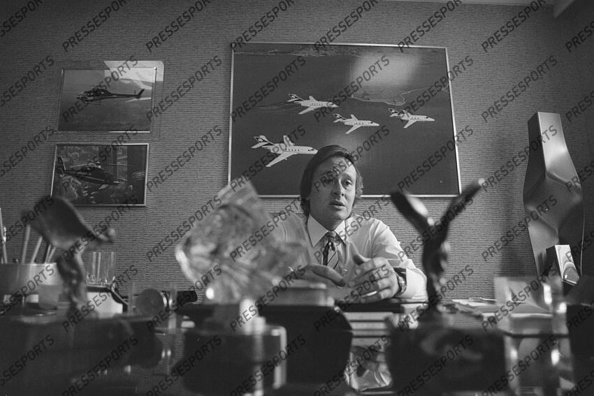 ojjeh (mansour) - (ars) - fils aîné de l'homme d’affaires multi-milliardaire saoudien d’origine syrienne Akram Ojjeh fondateur du groupe TAG. De 1983 à 1987, TAG a donné son nom au moteur turbo TAG Porsche qui équipe les McLaren engagées dans le championnat du monde de Formule 1. Jour et lieu de prise de vue inconnus 