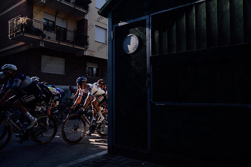 Picture by Zac Williams/SWpix.com- 12/03/2023 - Cycling - 2023 Tirreno Adriatico Stage 7 - San Benedetto Del Tronto, Italy - Fabio Jakobsen, Soudal Quickstep. ETAPE 07 SAN BENEDETTO DEL TRONTO/SAN BENEDETTO DEL TRONTO 