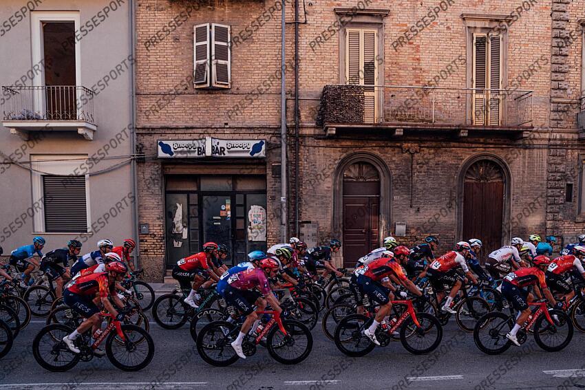 Picture by Zac Williams/SWpix.com- 12/03/2023 - Cycling - 2023 Tirreno Adriatico Stage 7 - San Benedetto Del Tronto, Italy - Tao Geoghegan Hart, Ineos Grenadiers. ETAPE 07 SAN BENEDETTO DEL TRONTO/SAN BENEDETTO DEL TRONTO 