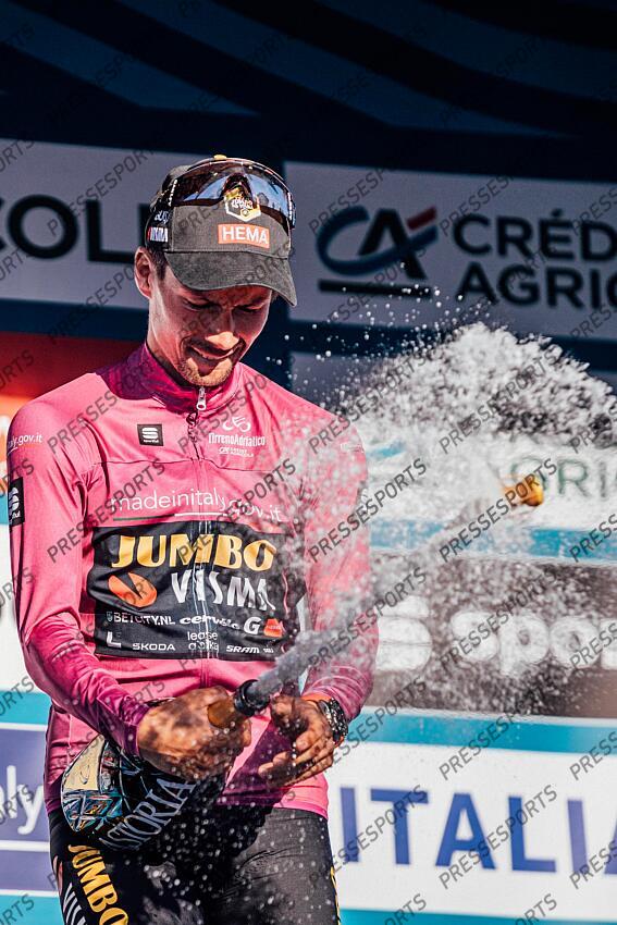 Picture by Zac Williams/SWpix.com- 12/03/2023 - Cycling - 2023 Tirreno Adriatico Stage 7 - San Benedetto Del Tronto, Italy - Primoz Roglic, Jumbo Visma, wins the 2023 Tirreno Adriatico sprint classification. ETAPE 07 SAN BENEDETTO DEL TRONTO/SAN BENEDETTO DEL TRONTO 