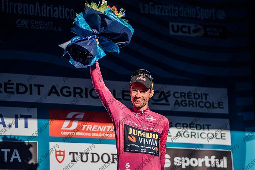 Picture by Zac Williams/SWpix.com- 12/03/2023 - Cycling - 2023 Tirreno Adriatico Stage 7 - San Benedetto Del Tronto, Italy - Primoz Roglic, Jumbo Visma, wins the 2023 Tirreno Adriatico sprint classification. ETAPE 07 SAN BENEDETTO DEL TRONTO/SAN BENEDETTO DEL TRONTO 