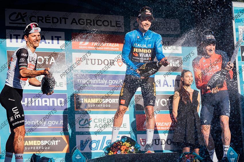 Picture by Zac Williams/SWpix.com- 12/03/2023 - Cycling - 2023 Tirreno Adriatico Stage 7 - San Benedetto Del Tronto, Italy - Primoz Roglic, Jumbo Visma, wins the 2023 Tirreno Adriatico. ETAPE 07 SAN BENEDETTO DEL TRONTO/SAN BENEDETTO DEL TRONTO 