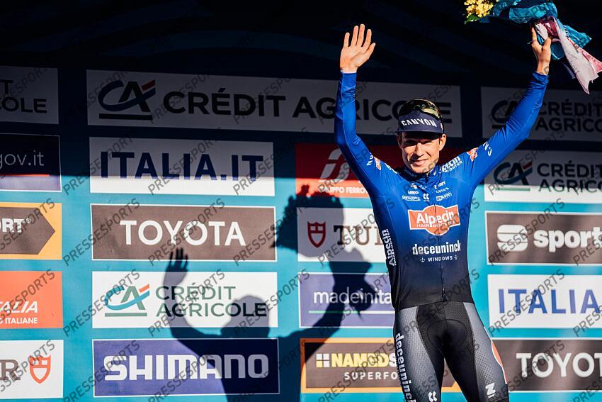 Picture by Zac Williams/SWpix.com- 12/03/2023 - Cycling - 2023 Tirreno Adriatico Stage 7 - San Benedetto Del Tronto, Italy - Jasper Philipsen, Alpecin Deceuninick, wins the final stage. ETAPE 07 SAN BENEDETTO DEL TRONTO/SAN BENEDETTO DEL TRONTO 