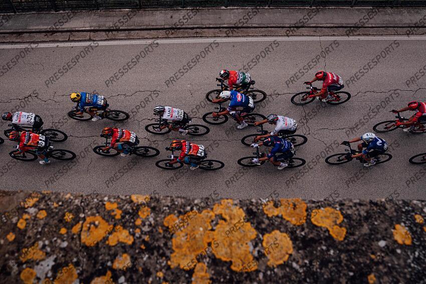 Picture by Zac Williams/SWpix.com- 12/03/2023 - Cycling - 2023 Tirreno Adriatico Stage 7 - San Benedetto Del Tronto, Italy - The peloton during Stage 7. ETAPE 07 SAN BENEDETTO DEL TRONTO/SAN BENEDETTO DEL TRONTO 