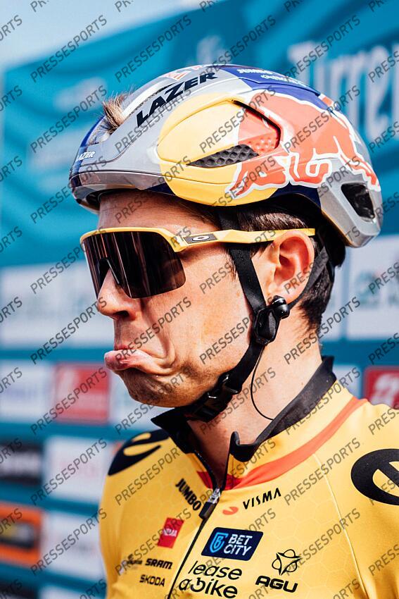 Picture by Zac Williams/SWpix.com- 12/03/2023 - Cycling - 2023 Tirreno Adriatico Stage 7 - San Benedetto Del Tronto, Italy - Wout Van Aert, Jumbo Visma. ETAPE 07 SAN BENEDETTO DEL TRONTO/SAN BENEDETTO DEL TRONTO 