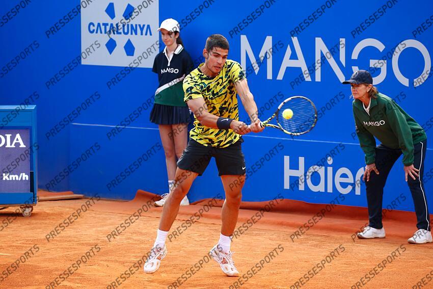 Carlos Alcaraz (ESP), APRIL18, 2023 - Tennis : Carlos Alcaraz during singles 2nd round match against Nuno Borges on the Barcelona Open Banc Sabadell tennis tournament at the Real Club de Tenis de Barcelona in Barcelona, Spain. (Photo by Mutsu Kawamori/AFLO) Tennis : Barcelona Open Banc Sabadell 2023 