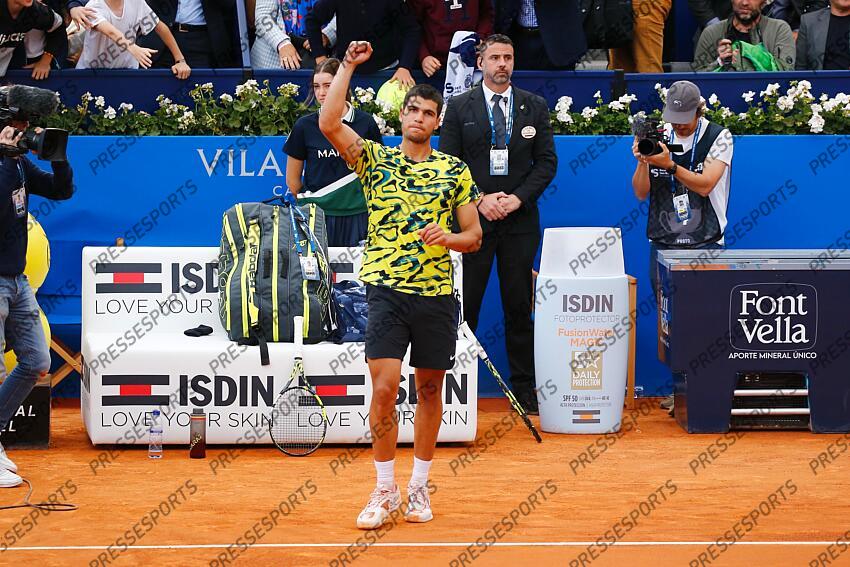 Carlos Alcaraz (ESP), APRIL18, 2023 - Tennis : Carlos Alcaraz responds to cheers after the winning singles 2nd round match against Nuno Borges on the Barcelona Open Banc Sabadell tennis tournament at the Real Club de Tenis de Barcelona in Barcelona, Spain. (Photo by Mutsu Kawamori/AFLO) Tennis : Barcelona Open Banc Sabadell 2023 