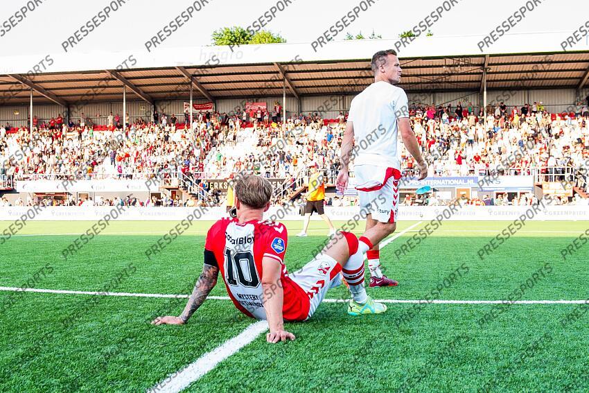 EMMEN - (l) Mark Diemers of FC Emmen, Maikel Kieftenbeld of FC Emmen during the play-off promotion/relegation match between FC Emmen and Almere City FC at De Oude Meerdijk on June 11, 2023 in Emmen, Netherlands. ANP COR LASKER FC EMMEN-ALMERE CITY FC (1-2) 