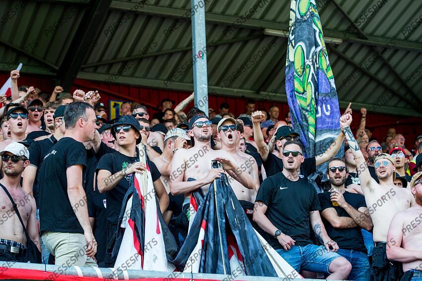 EMMEN - Supporters of Almere City FC during the play-off promotion/relegation match between FC Emmen and Almere City FC at De Oude Meerdijk on June 11, 2023 in Emmen, Netherlands. ANP COR LASKER FC EMMEN-ALMERE CITY FC (1-2) 