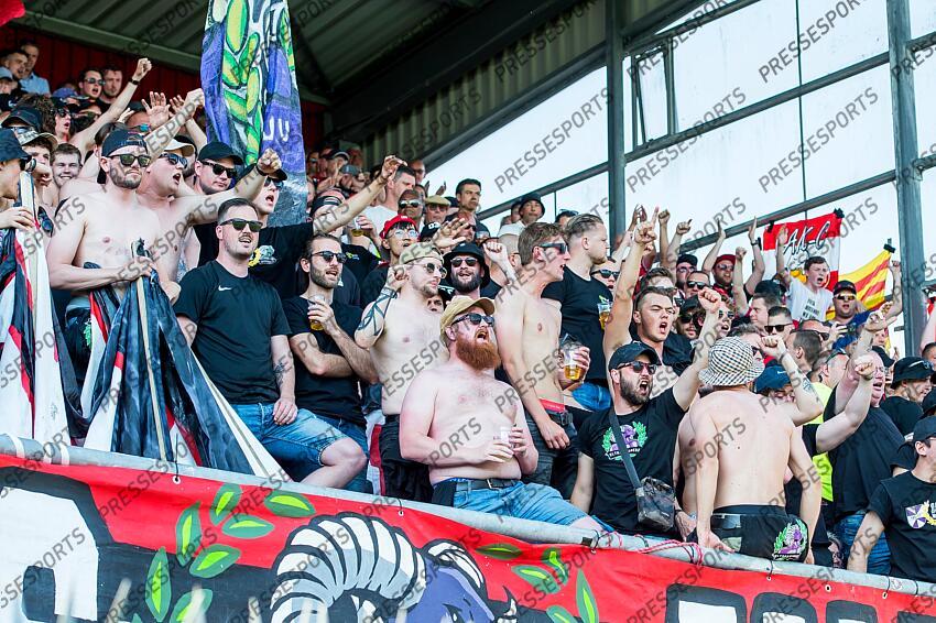 EMMEN - Supporters of Almere City FC during the play-off promotion/relegation match between FC Emmen and Almere City FC at De Oude Meerdijk on June 11, 2023 in Emmen, Netherlands. ANP COR LASKER FC EMMEN-ALMERE CITY FC (1-2) 