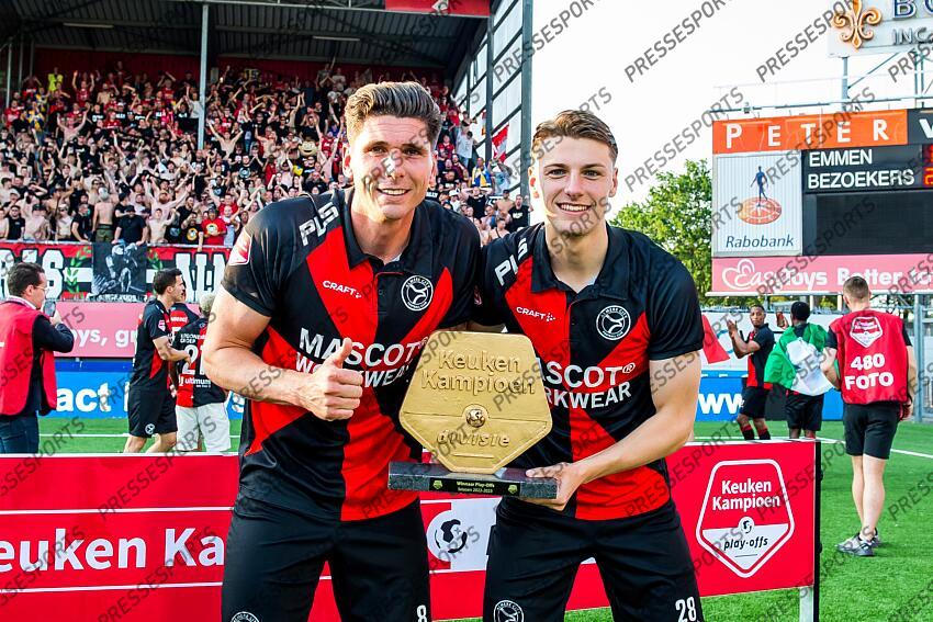 EMMEN - (lr) Danny Post of Almere City FC, Stije Resink of Almere City FC with the kitchen champion trophy cup during the play-off promotion/relegation match between FC Emmen and Almere City FC at De Oude Meerdijk on June 11, 2023 in Emmen, The Netherlands. ANP COR LASKER FC EMMEN-ALMERE CITY FC (1-2) 