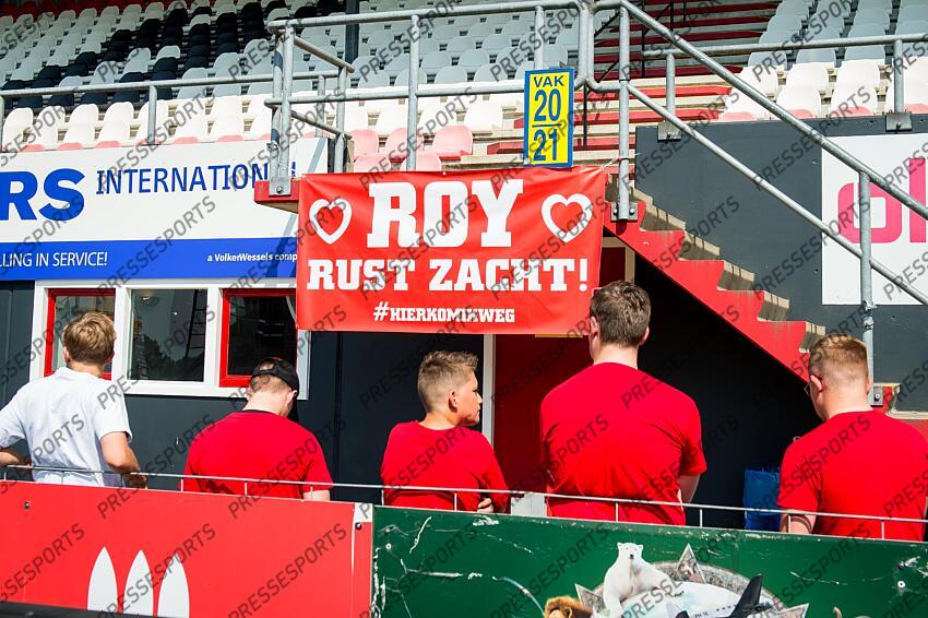 Emmen - Comrades of the deceased Roy van Mil who died in an accident last week hung a banner in the stadium during the play-off promotion/relegation match between FC Emmen and Almere City FC in De Oude Meerdijk on June 11, 2023 in Emmen, The Netherlands. ANP COR LASKER FC EMMEN-ALMERE CITY FC (1-2) 