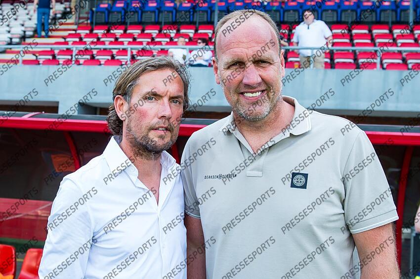 EMMEN - (lr) Almere City FC coach Alex Pastoor, FC Emmen coach Dick Lukkien during the play-off promotion/relegation match between FC Emmen and Almere City FC at De Oude Meerdijk on June 11, 2023 in Emmen, Netherlands. ANP COR LASKER FC EMMEN-ALMERE CITY FC (1-2) 