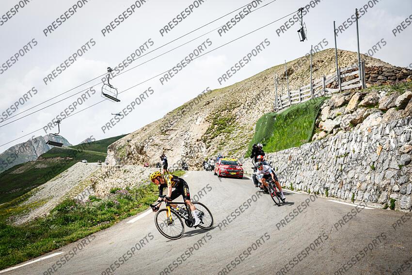 vingegaard (jonas) - (dan) - pogacar (tadej) - (slv) - TARBES/CAUTERETS CAMBASQUE SELECTION DES PHOTOGRAPHES photo retouchee 