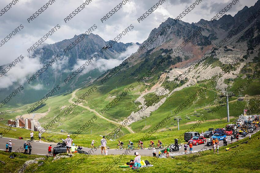 TARBES/CAUTERETS CAMBASQUE SELECTION DES PHOTOGRAPHES photo retouchee ascension du col du Tourmalet van aert (wout) - (bel) - guerreiro (ruben) - (por) - shaw (james) - (gbr) - halland johannessen (tobias) - (nor) - kwiatkowski (michal) - (pol) - 