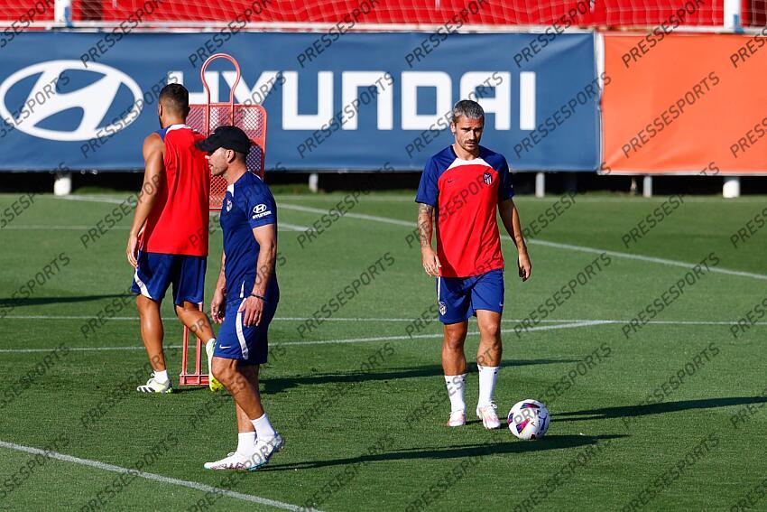 Diego Pablo Simeone and Antoine Griezmann during the training day of Atletico de Madrid prior the first match of La Liga EA Sports at Ciudad Deportiva Wanda Atletico de Madrid on August 11, 2023, in Majadahonda, Madrid, Spain. ATLETICO DE MADRID-GRENADE CF (3-1) 