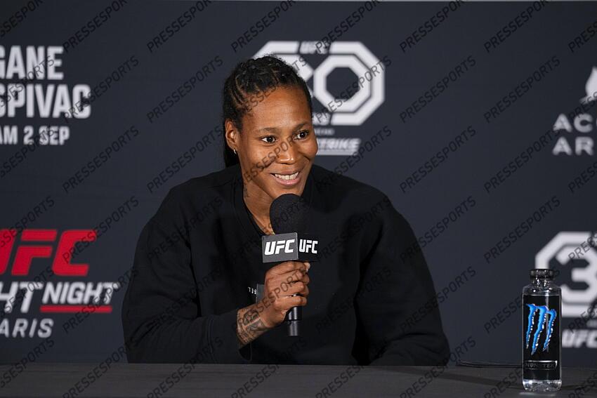 Zarah Fairn (FRA) pre-fight press conference at Pullman Bercy Hotel CONFERENCE DE PRESSE 