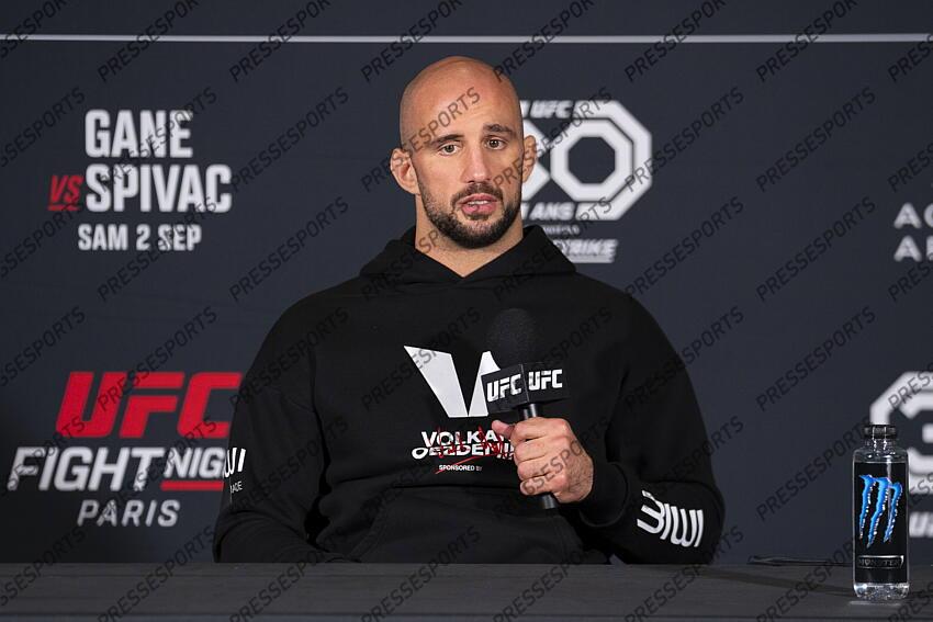 Volkan Oezdemir (CHE) pre-fight press conference at Pullman Bercy Hotel CONFERENCE DE PRESSE 