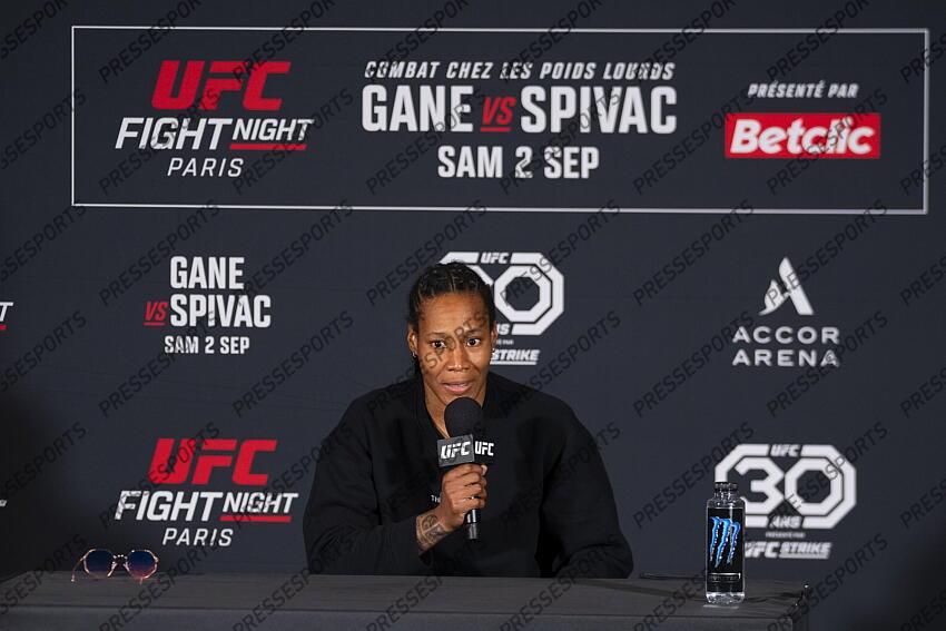 Zarah Fairn (FRA) pre-fight press conference at Pullman Bercy Hotel CONFERENCE DE PRESSE 