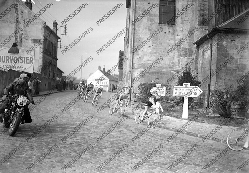village PARIS/BRUXELLES retro course Paris/Bruxelles des annees 50's 