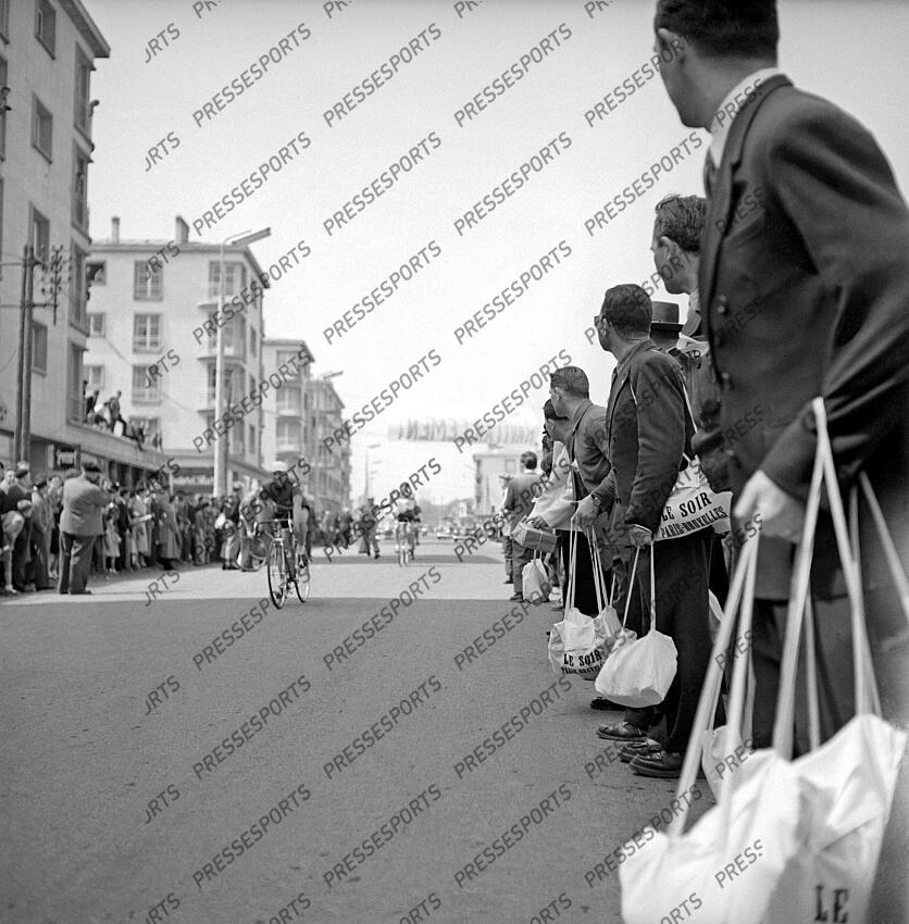 musette PARIS/BRUXELLES retro course Paris/Bruxelles des annees 50's 