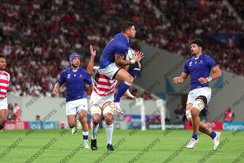 Lam (Ben) JAPON-SAMOA (28-22) Leali'ifano (Christian) à gauche McFarland (Theo) à droite 