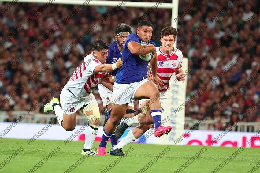 Malolo (Sama) JAPON-SAMOA (28-22) Sakate (Atsushi) et Cornelsen (Jack) en defense Alainu'uese (Brian) en soutien 