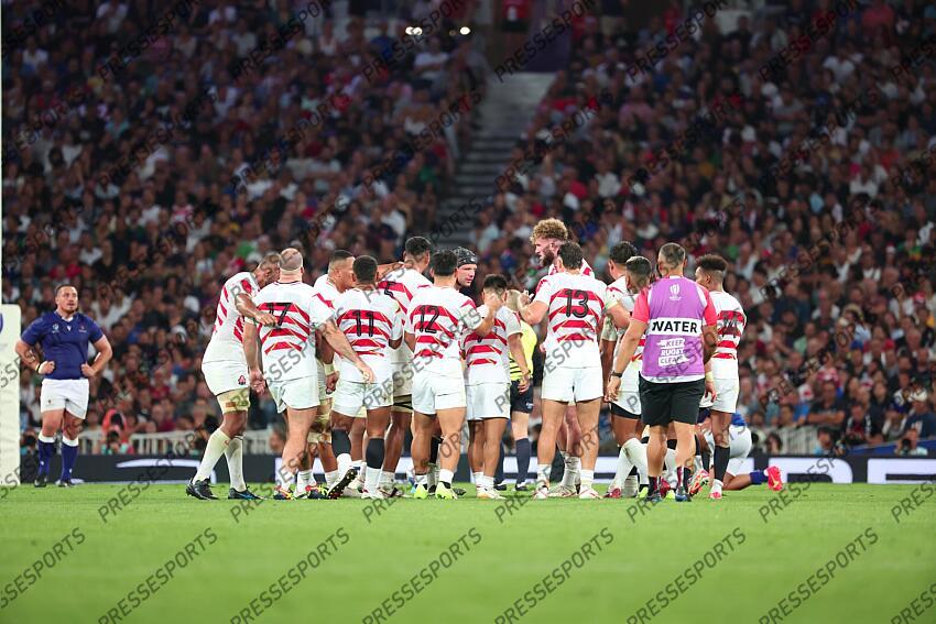 Labuschagne (Pieter Lappies) Dearns (Warner) JAPON-SAMOA (28-22) joueurs en cercle 