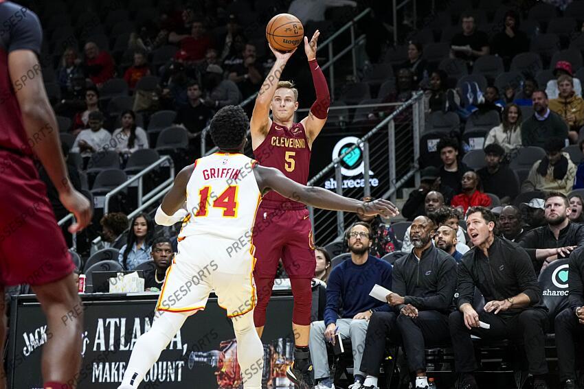 Oct 10, 2023; Atlanta, Georgia, USA; Cleveland Cavaliers guard Zhaire Smith (5) shoots over Atlanta Hawks forward AJ Griffin (14) during the second half at State Farm Arena. Mandatory Credit: Dale Zanine-USA TODAY Sports NBA: Preseason-Cleveland Cavaliers at Atlanta Hawks 