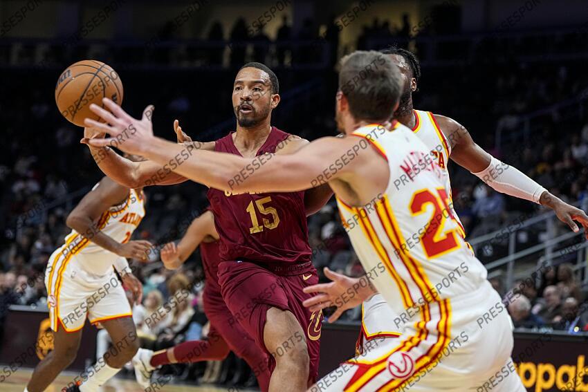 Oct 10, 2023; Atlanta, Georgia, USA; Cleveland Cavaliers forward Isaiah Mobley (15) passes the ball past Atlanta Hawks guard Garrison Mathews (25) during the second half at State Farm Arena. Mandatory Credit: Dale Zanine-USA TODAY Sports NBA: Preseason-Cleveland Cavaliers at Atlanta Hawks 