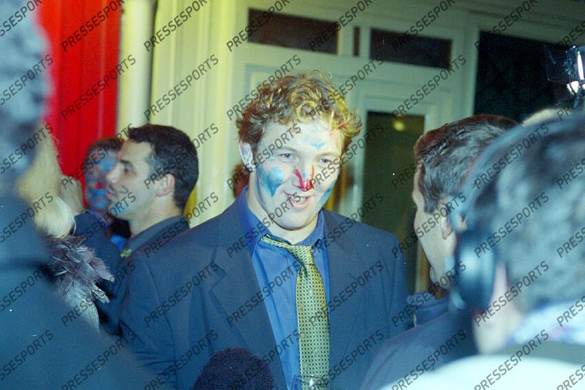 tournaire (franck) devant le Purdey Bar rue Guisarde (rue de la Soif) 