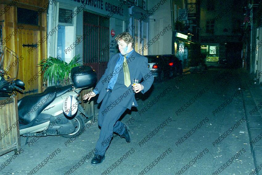tournaire (franck) devant le Purdey Bar rue Guisarde (rue de la Soif) 