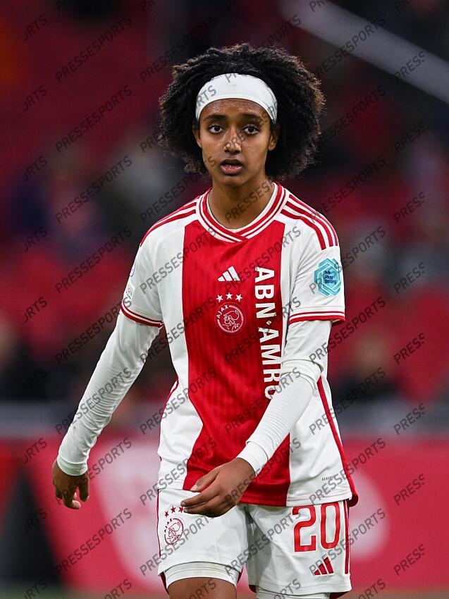 AMSTERDAM - Lily Yohannes of Ajax during the UEFA Women's Champions League Group C match between Ajax Amsterdam and Paris Saint Germain at the Johan Cruijff ArenA on November 15, 2023 in Amsterdam, Netherlands. ANP | Hollandse Hoogte | GERRIT VAN COLOGNE (F) AJAX AMSTERDAM-(F) PSG (2-0) 