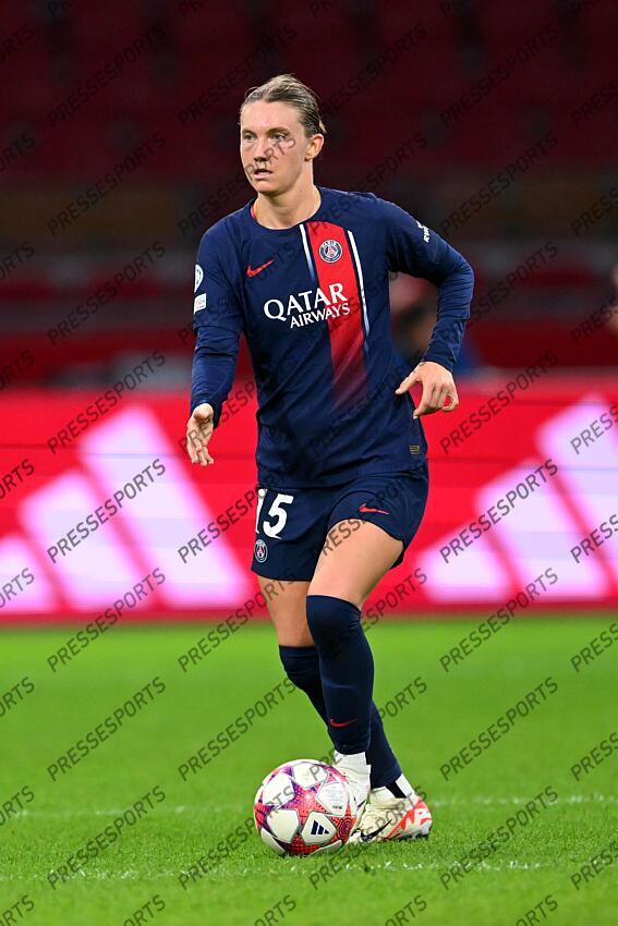 AMSTERDAM - Clare Hunt of Paris Saint-Germain during the UEFA Women's Champions League Group C match between Ajax Amsterdam and Paris Saint Germain at the Johan Cruijff ArenA on November 15, 2023 in Amsterdam, Netherlands. ANP | Hollandse Hoogte | GERRIT VAN COLOGNE (F) AJAX AMSTERDAM-(F) PSG (2-0) 
