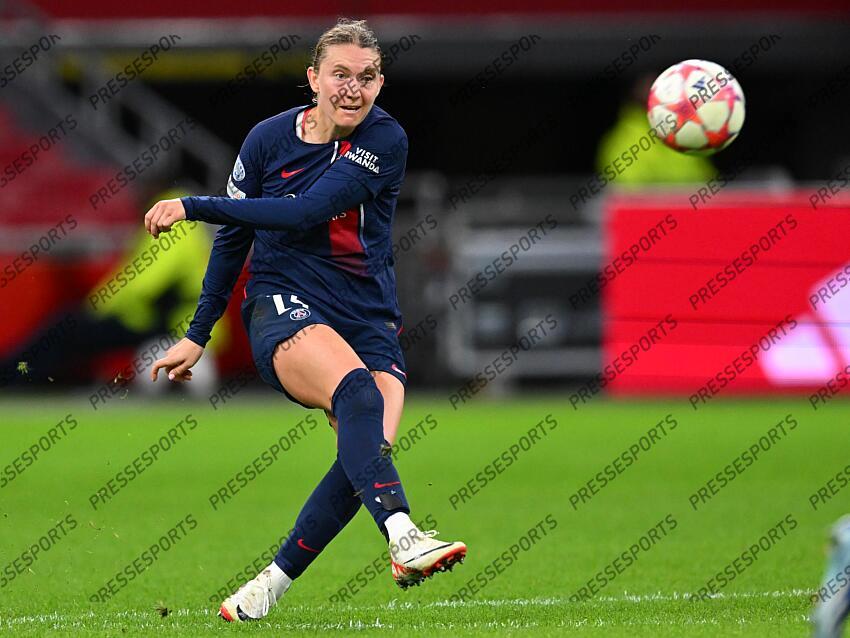 AMSTERDAM - Clare Hunt of Paris Saint-Germain during the UEFA Women's Champions League Group C match between Ajax Amsterdam and Paris Saint Germain at the Johan Cruijff ArenA on November 15, 2023 in Amsterdam, Netherlands. ANP | Hollandse Hoogte | GERRIT VAN COLOGNE (F) AJAX AMSTERDAM-(F) PSG (2-0) 
