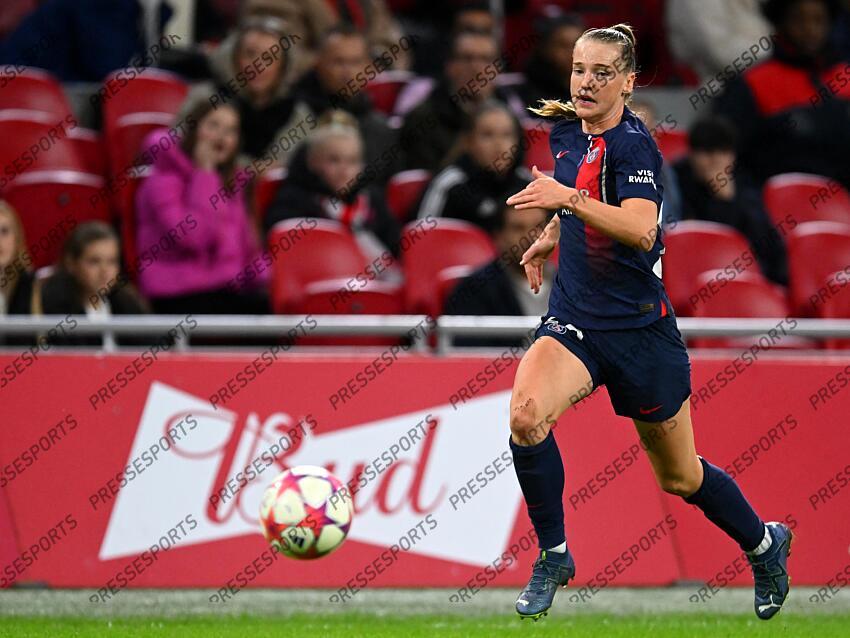 AMSTERDAM - Jade le Guilly of Paris Saint-Germain during the UEFA Women's Champions League Group C match between Ajax Amsterdam and Paris Saint Germain at the Johan Cruijff ArenA on November 15, 2023 in Amsterdam, Netherlands. ANP | Hollandse Hoogte | GERRIT VAN COLOGNE (F) AJAX AMSTERDAM-(F) PSG (2-0) 