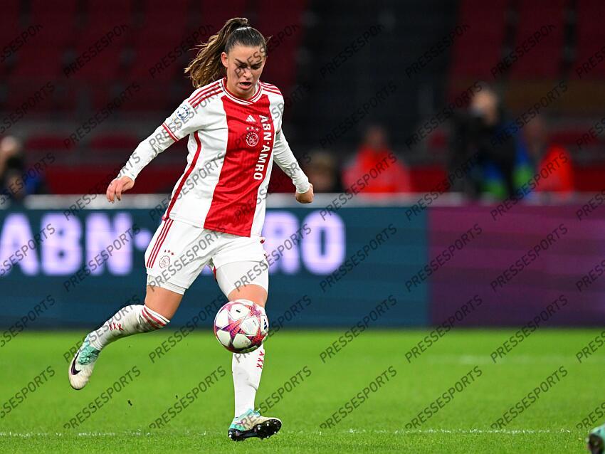 AMSTERDAM - Romee Leuchter of Ajax during the UEFA Women's Champions League Group C match between Ajax Amsterdam and Paris Saint Germain at the Johan Cruijff ArenA on November 15, 2023 in Amsterdam, Netherlands. ANP | Hollandse Hoogte | GERRIT VAN COLOGNE (F) AJAX AMSTERDAM-(F) PSG (2-0) 