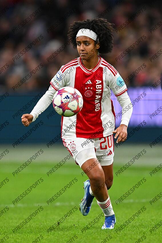 AMSTERDAM - Lily Yohannes of Ajax during the UEFA Women's Champions League Group C match between Ajax Amsterdam and Paris Saint Germain at the Johan Cruijff ArenA on November 15, 2023 in Amsterdam, Netherlands. ANP | Hollandse Hoogte | GERRIT VAN COLOGNE (F) AJAX AMSTERDAM-(F) PSG (2-0) 