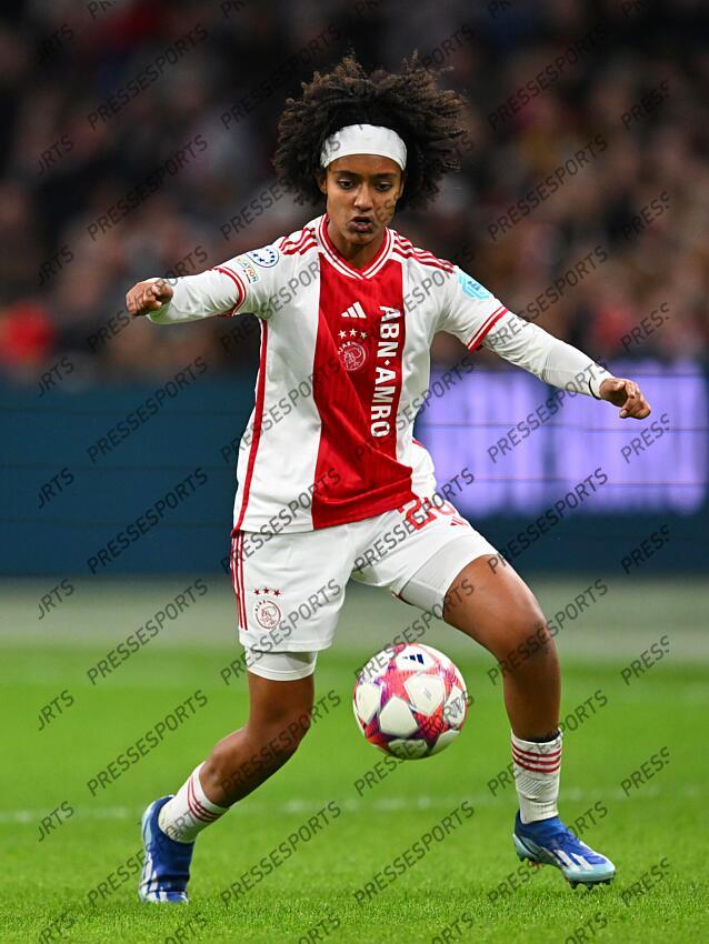 AMSTERDAM - Lily Yohannes of Ajax during the UEFA Women's Champions League Group C match between Ajax Amsterdam and Paris Saint Germain at the Johan Cruijff ArenA on November 15, 2023 in Amsterdam, Netherlands. ANP | Hollandse Hoogte | GERRIT VAN COLOGNE (F) AJAX AMSTERDAM-(F) PSG (2-0) 
