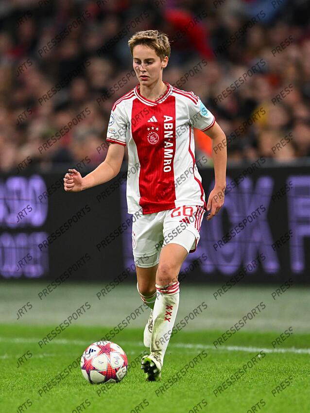 AMSTERDAM - Isa Kardinaal of Ajax during the UEFA Women's Champions League Group C match between Ajax Amsterdam and Paris Saint Germain at the Johan Cruijff ArenA on November 15, 2023 in Amsterdam, Netherlands. ANP | Hollandse Hoogte | GERRIT VAN COLOGNE (F) AJAX AMSTERDAM-(F) PSG (2-0) 