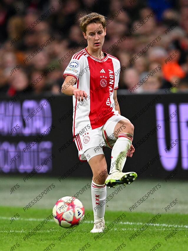 AMSTERDAM - Isa Kardinaal of Ajax during the UEFA Women's Champions League Group C match between Ajax Amsterdam and Paris Saint Germain at the Johan Cruijff ArenA on November 15, 2023 in Amsterdam, Netherlands. ANP | Hollandse Hoogte | GERRIT VAN COLOGNE (F) AJAX AMSTERDAM-(F) PSG (2-0) 