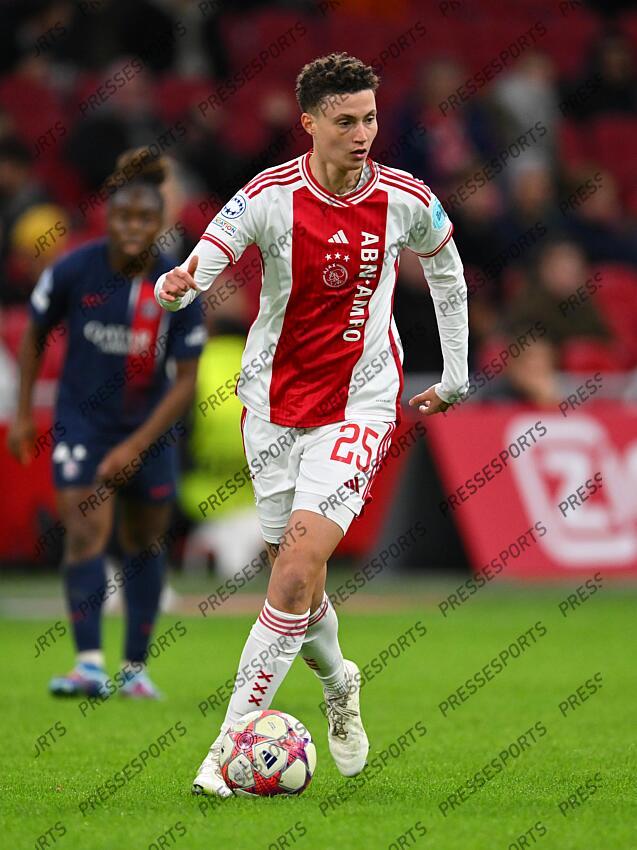 AMSTERDAM - Kay Lee de Sanders of Ajax during the UEFA Women's Champions League Group C match between Ajax Amsterdam and Paris Saint Germain at the Johan Cruijff ArenA on November 15, 2023 in Amsterdam, Netherlands. ANP | Hollandse Hoogte | GERRIT VAN COLOGNE (F) AJAX AMSTERDAM-(F) PSG (2-0) 