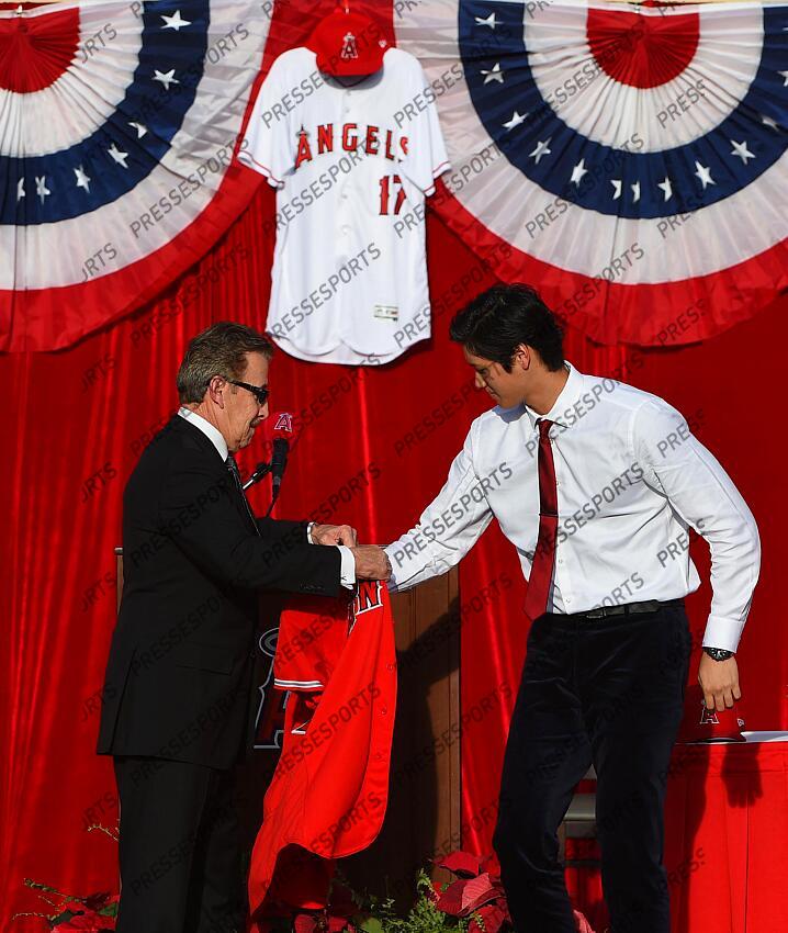 Dec 9, 2017; Anaheim, CA, USA; Los Angeles Angels player Shohei Ohtani (17) is introduced as the newest member of the Angels organization by owner Arte Moreno at Anaheim Stadium of Anaheim. Mandatory Credit: Jayne Kamin-Oncea-USA TODAY Sports MLB: Los Angeles Angels-Press Conference 