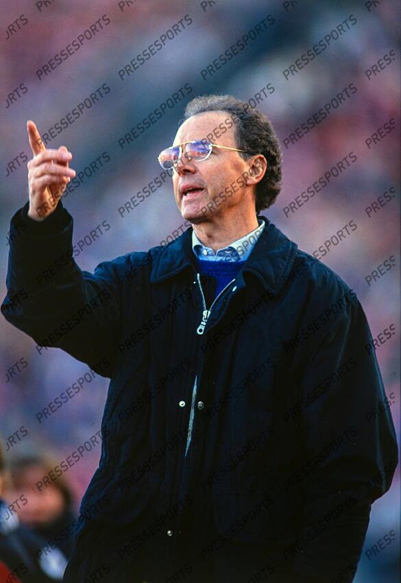 Teamchef Franz Beckenbauer (Bayern) Muenchen, 26.02.1994, Fussball, Bundesliga, FC Bayern Muenchen - MSV Duisburg 4:0 Franz Beckenbauer passed away RETRO BECKENBAUER 