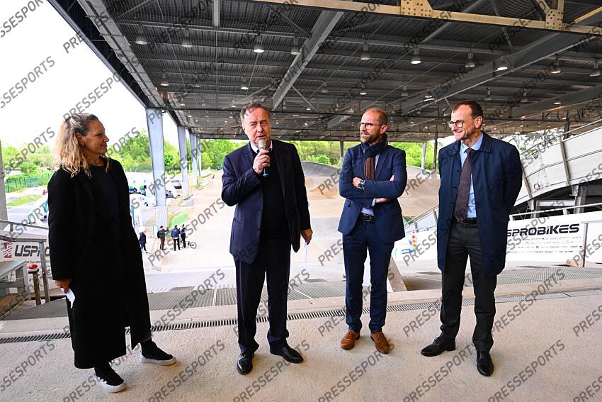 merle (aurelie) fourgoux (jean michel) peulot (jean loup) callot (michel) MAGAZINE SITE BMX JO 2024 merle : directrice associée aux sports paris 2024 fourgoux : président de l'agglomération de SQY peulot : manager du velodrome national 