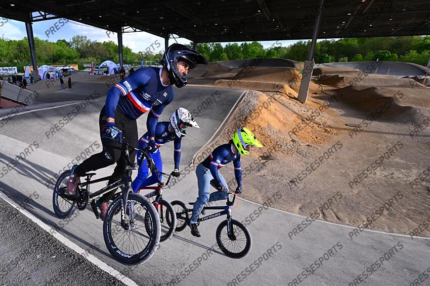 garoyan (leo) - (fra) - pilard (arthur) - (fra) - colsenet (mateo) - (fra) - casque jaune MAGAZINE SITE BMX JO 2024 