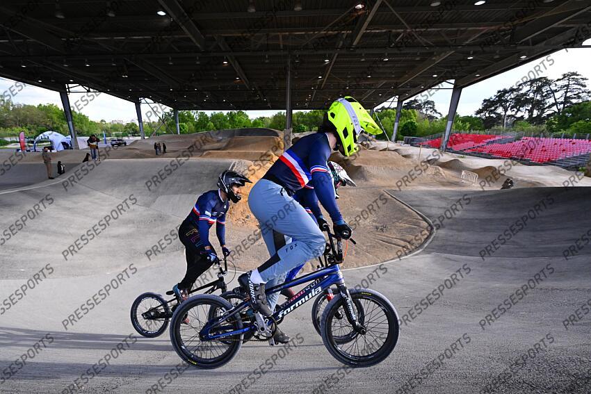 colsenet (mateo) - (fra) - casque jaune MAGAZINE SITE BMX JO 2024 garoyan (leo) - (fra) - 