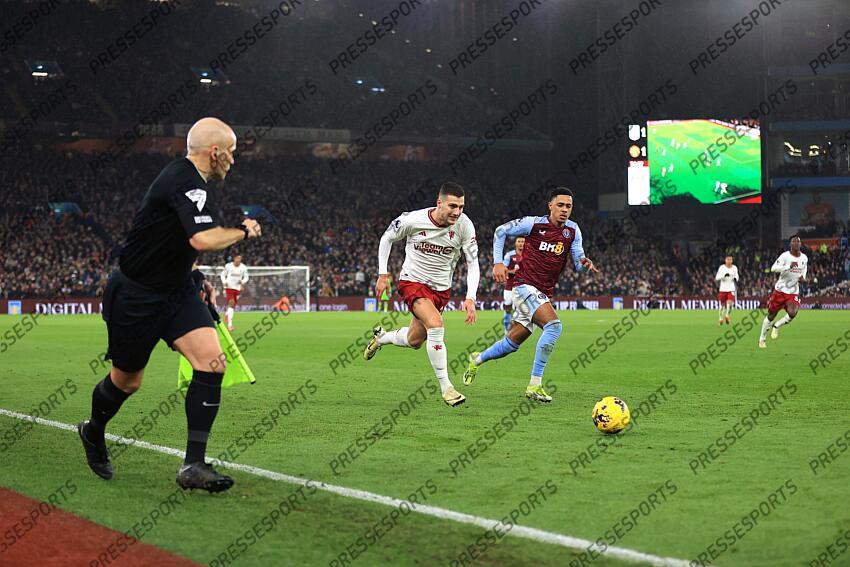 11th February 2024 - Premier League - Aston Villa v Manchester United - Diogo Dalot of Manchester United battles with Jacob Ramsey of Aston Villa - Photo: Simon Stacpoole / Offside. ASTON VILLA-MANCHESTER UNITED (1-2) 