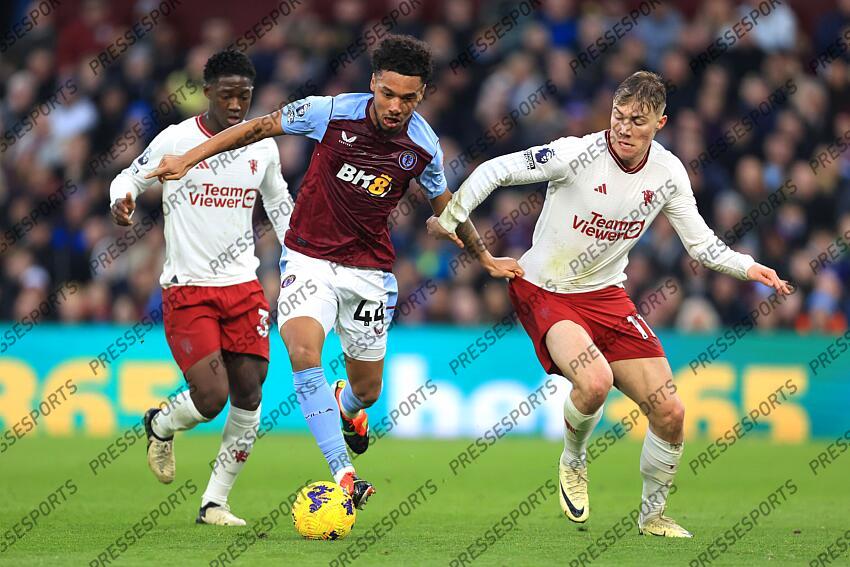11th February 2024 - Premier League - Aston Villa v Manchester United - Boubacar Kamara of Aston Villa battles with Rasmus Hojlund of Manchester United (R) - Photo: Simon Stacpoole / Offside. ASTON VILLA-MANCHESTER UNITED (1-2) 