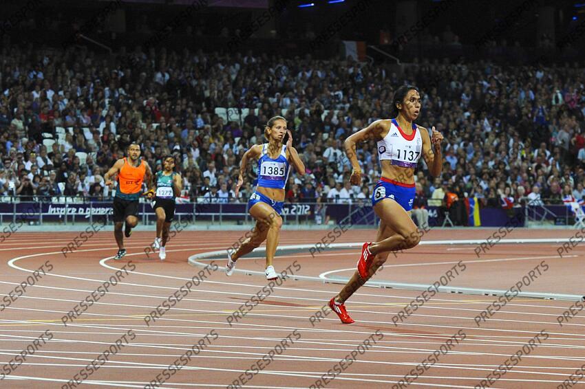 L'athlète française Assia El Hannouni, championne paralympique à Londres en 2012. Médaille d'or et Record du Monde en Catégorie T12 sur 200 m en 24”46 guidée par Gauthier Simounet Médaille d'or sur 400 m T12 : 55”39 (non guidée) JO PARALYMPIQUES LONDRES 